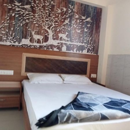 Hotel Shree Krishna 阿穆达巴 外观 照片