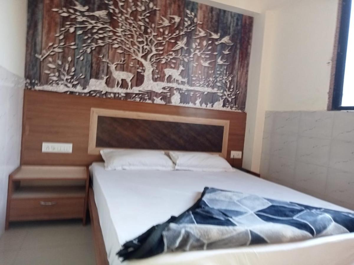 Hotel Shree Krishna 阿穆达巴 外观 照片