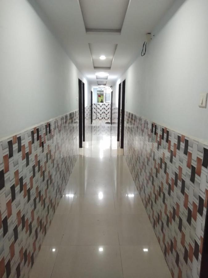 Hotel Shree Krishna 阿穆达巴 外观 照片