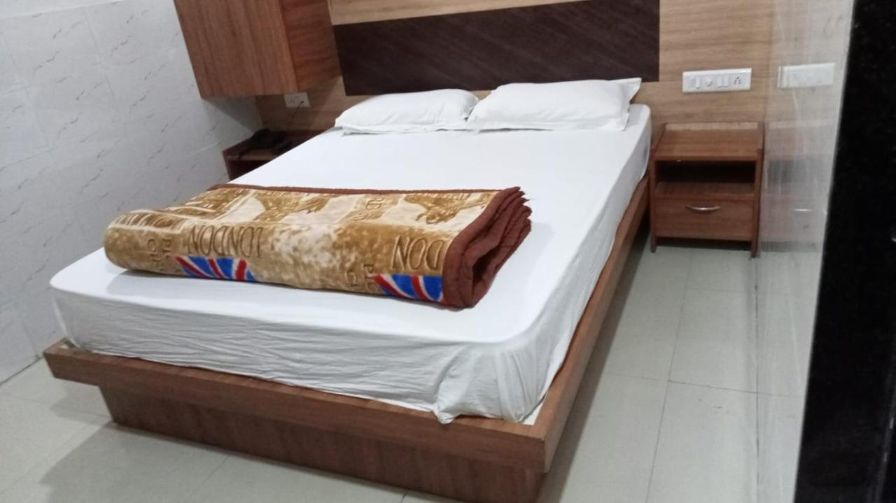 Hotel Shree Krishna 阿穆达巴 外观 照片