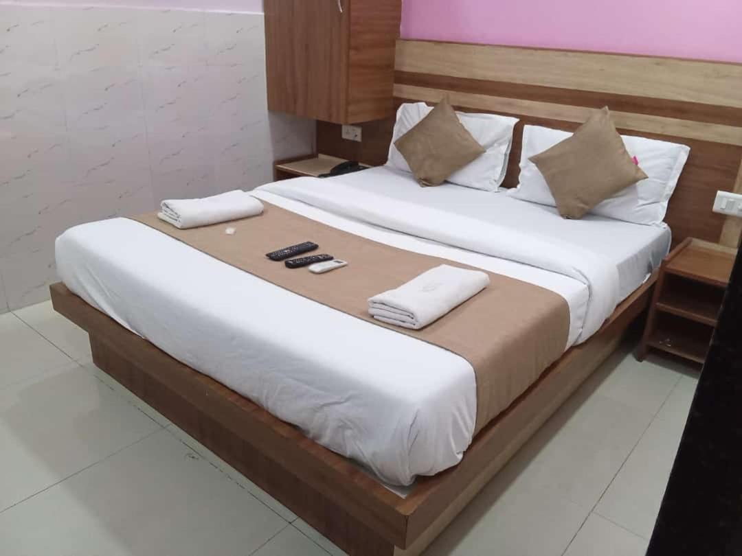 Hotel Shree Krishna 阿穆达巴 外观 照片