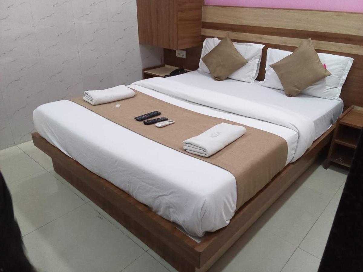 Hotel Shree Krishna 阿穆达巴 外观 照片