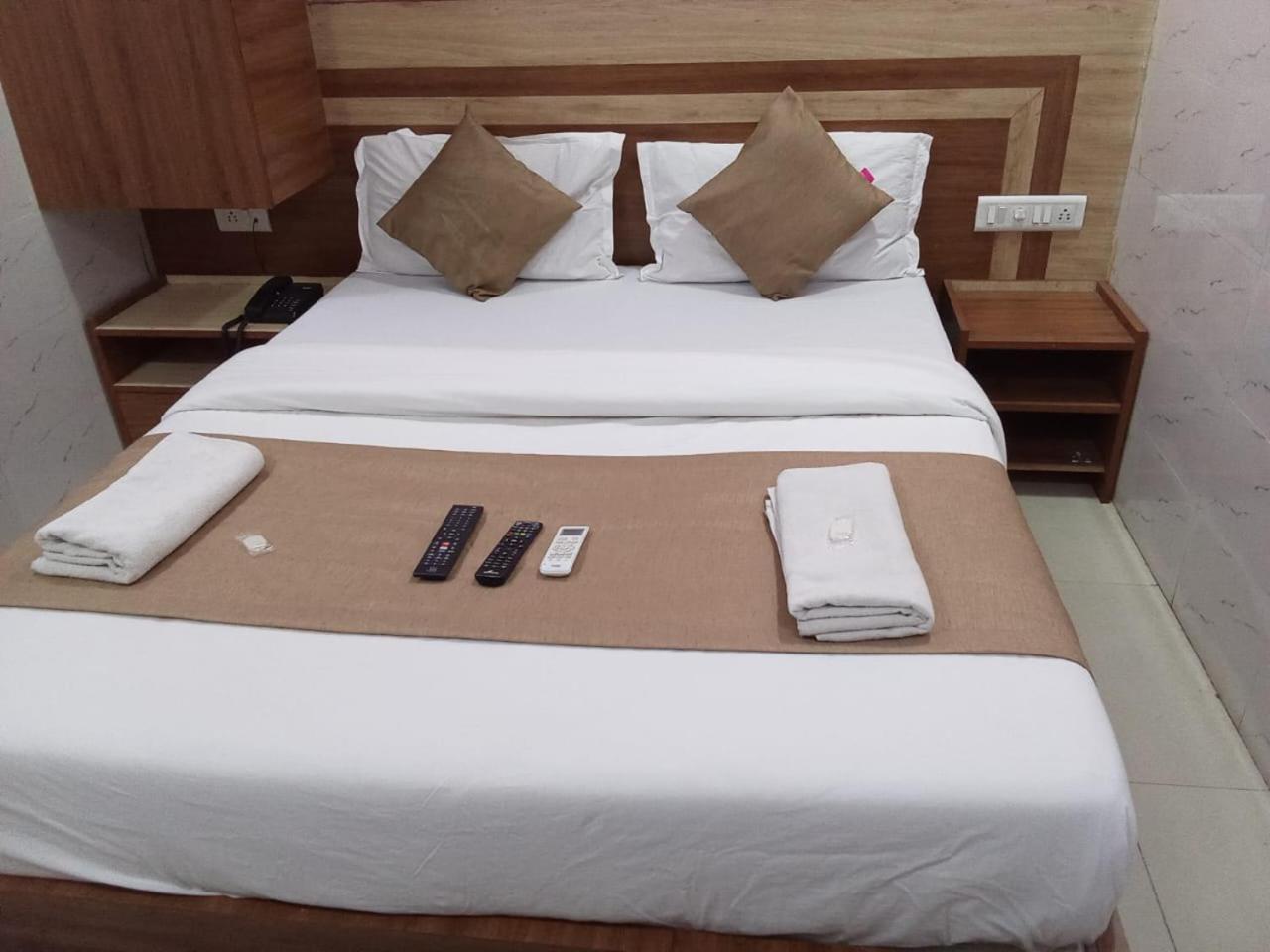Hotel Shree Krishna 阿穆达巴 外观 照片